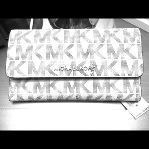 MICHAEL MICHAEL KORS
Logo Slim Wallet